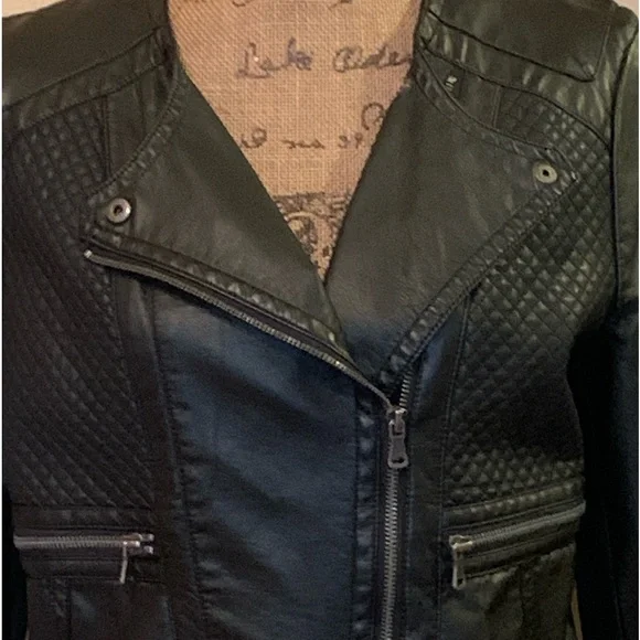 Chic petite jacket-Never worn! - Picture 2 of 4